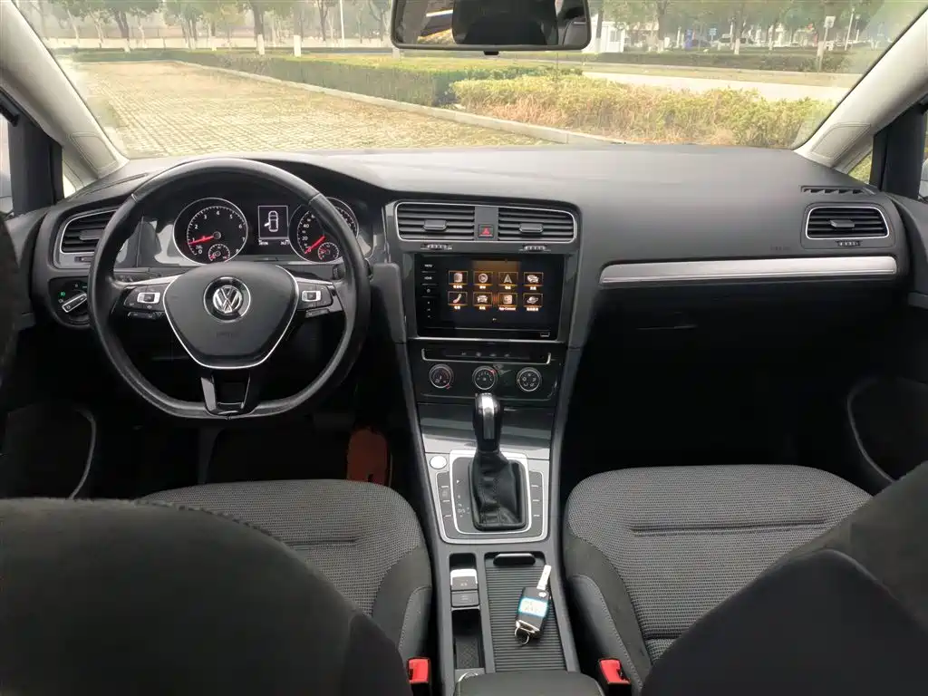Volkswagen Golf 2020 Beloved Edition 280TSI DSG Comfort фото 10
