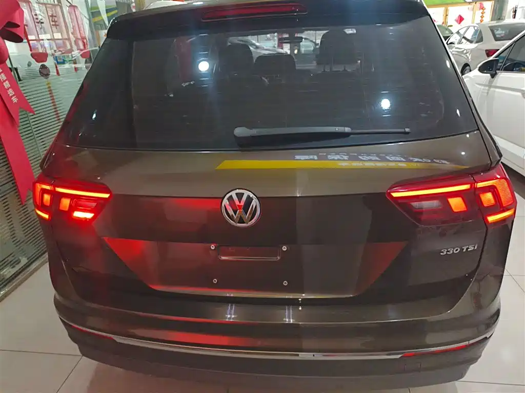 Volkswagen Tiguan L 2018 330TSI Automatic 2WD Luxury Edition фото 6