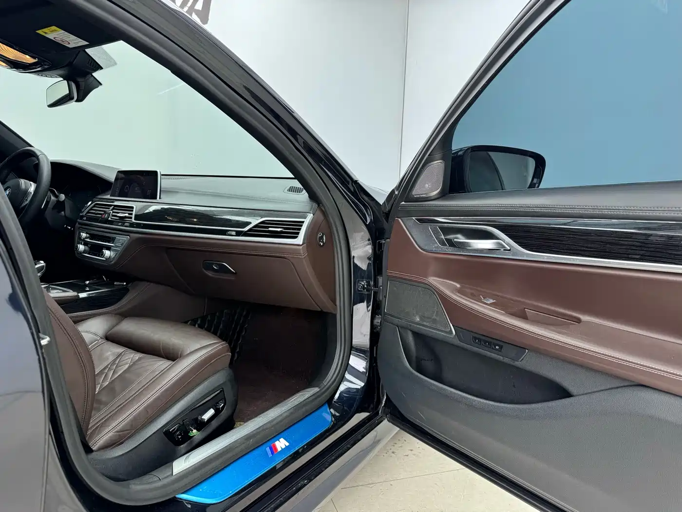 Photo 14 - BMW 7 Series