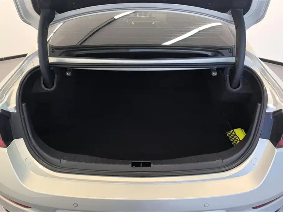 Hongqi H5 2022 Classic 1.5T DCT Flag Rhythm Edition фото 4
