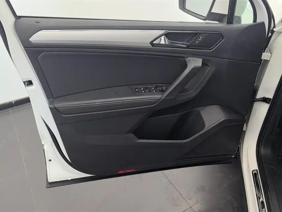 Volkswagen Tiguan L 2019 330TSI Auto 2WD Panorama Comfort Edition China V фото 7