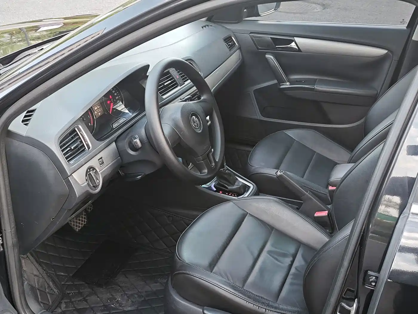 Volkswagen Lavida 2013 Facelift 1.4TSI DSG Comfort фото 11
