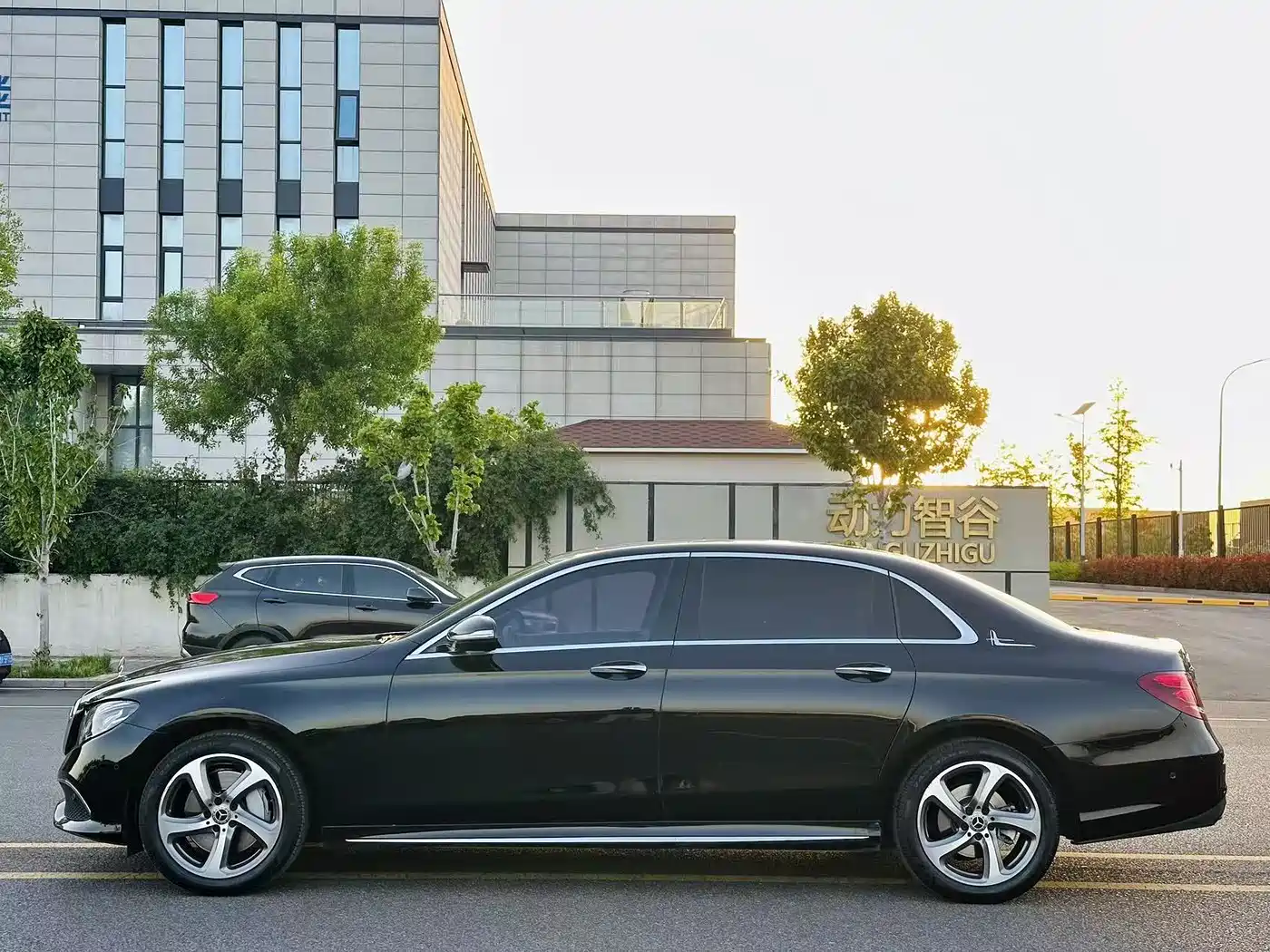Mercedes-Benz E-Class 2017 E 300 L Sport Fashion фото 3
