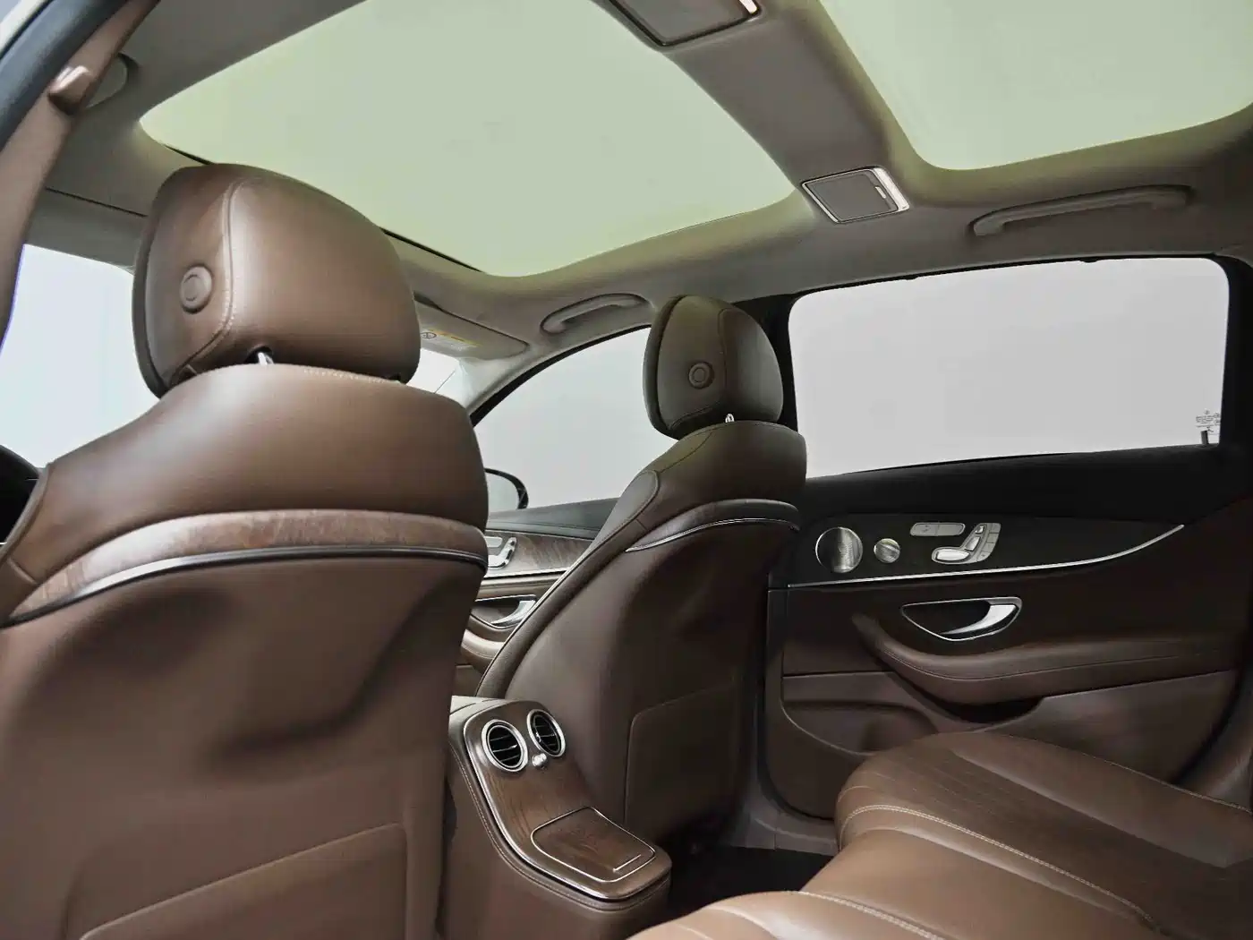 Mercedes-Benz E-Class 2022 E 300 L Luxury фото 29