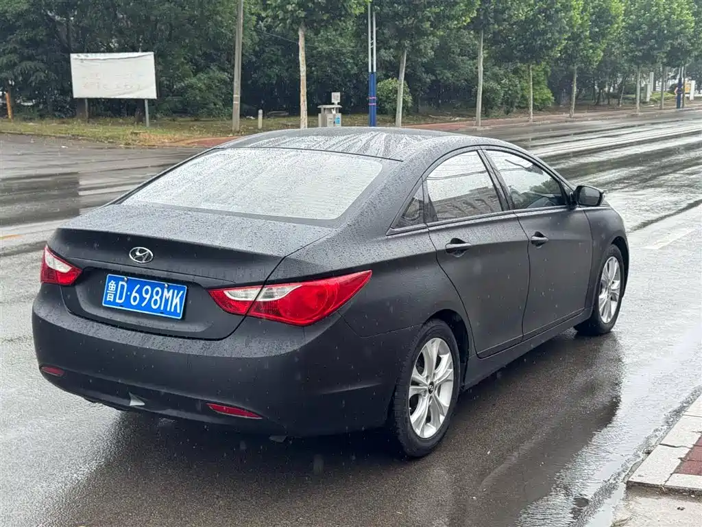 Hyundai Sonata 2011 2.0L Auto Top Edition фото 3
