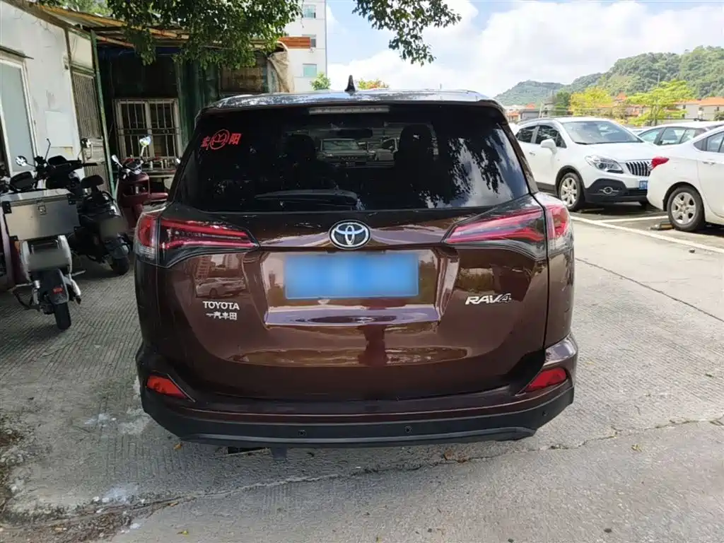 Toyota RAV4 Rongfang 2016 2.0L CVT 2WD Trend (China V) фото 6