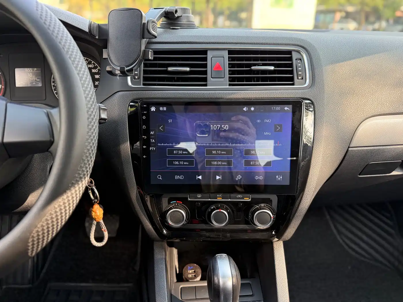 Volkswagen Sagitar 2014 1.6L Automatic Comfort фото 14