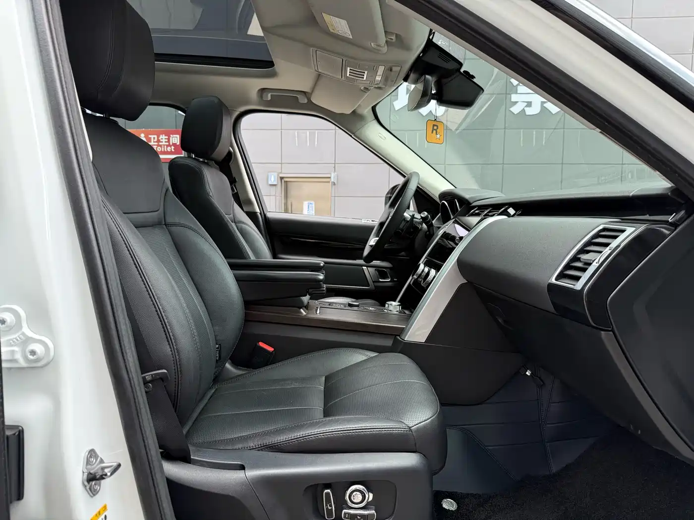 Land Rover Discovery 2018 3.0 SC V6 SE фото 14