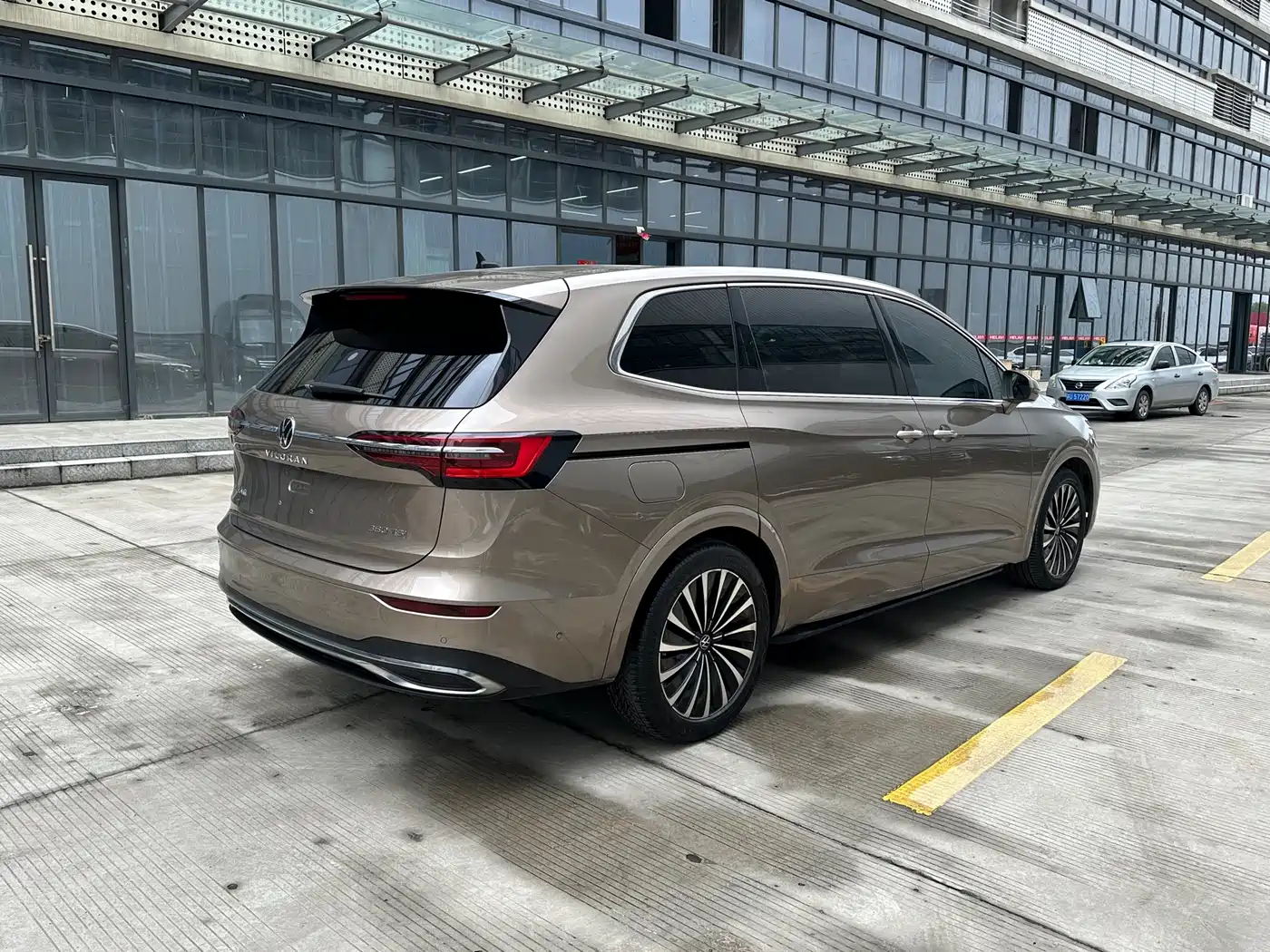 Volkswagen Viloran 2020 380TSI Premium фото 4