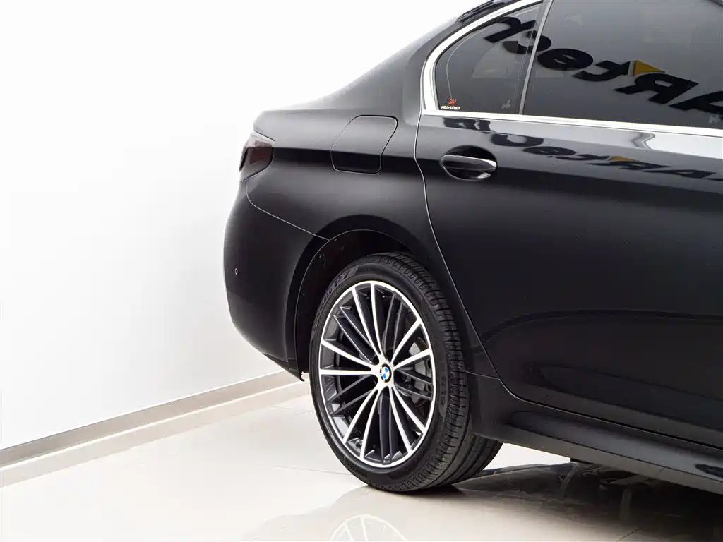 BMW 5 Series 2023 530Li Leading M Sport Package фото 11