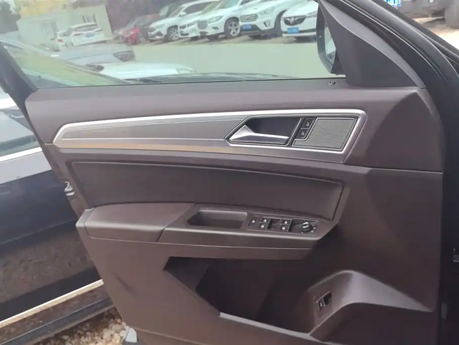 Volkswagen Teramont 2019 380TSI 4WD Luxury Edition China VI фото 7