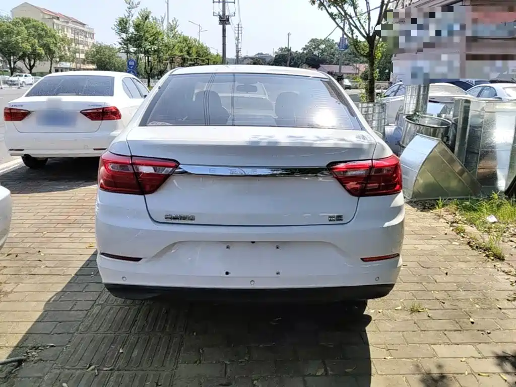 Фото 6 - Geely Vision