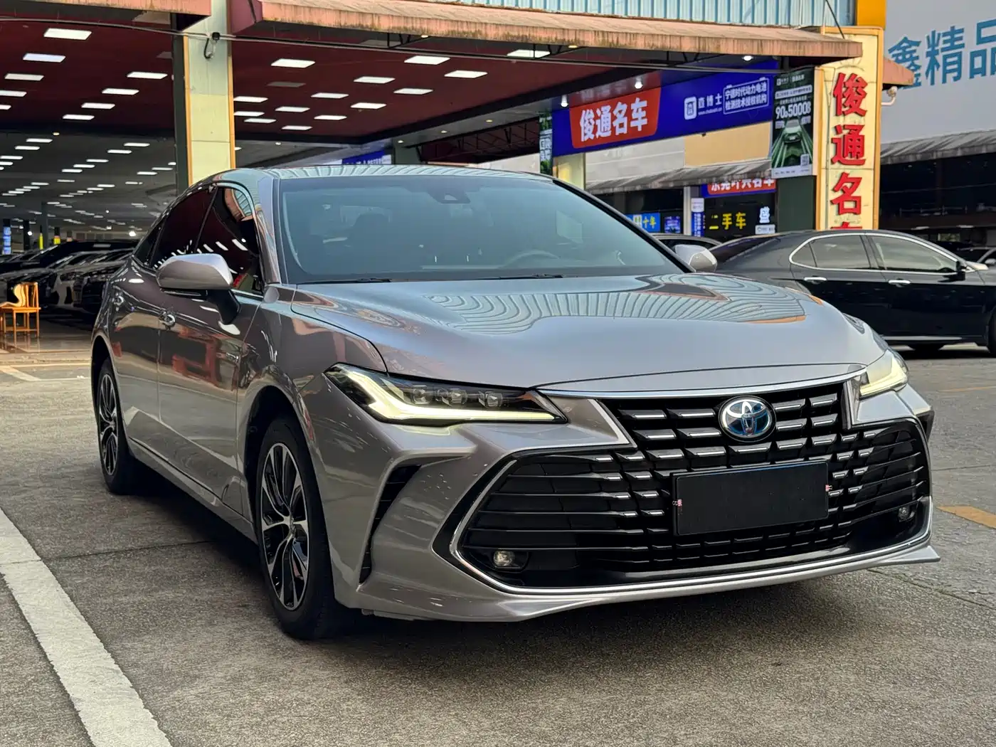 Toyota Avalon 2023 Hybrid 2.5L Luxury Edition фото 3