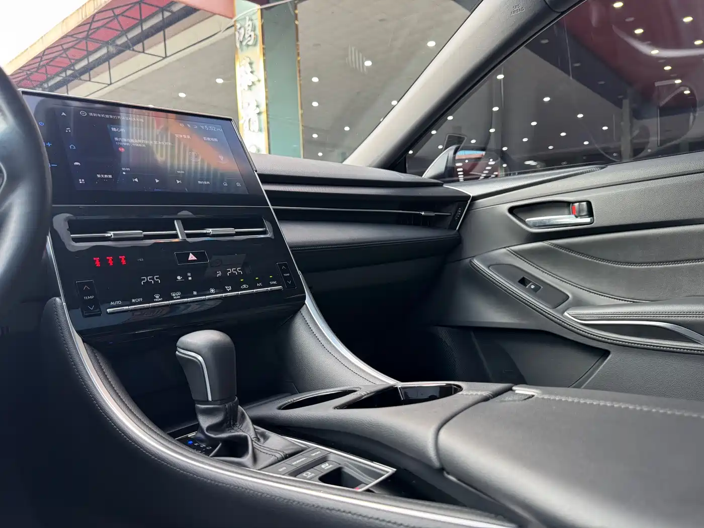 Toyota Avalon 2023 Hybrid 2.5L Luxury Edition фото 12
