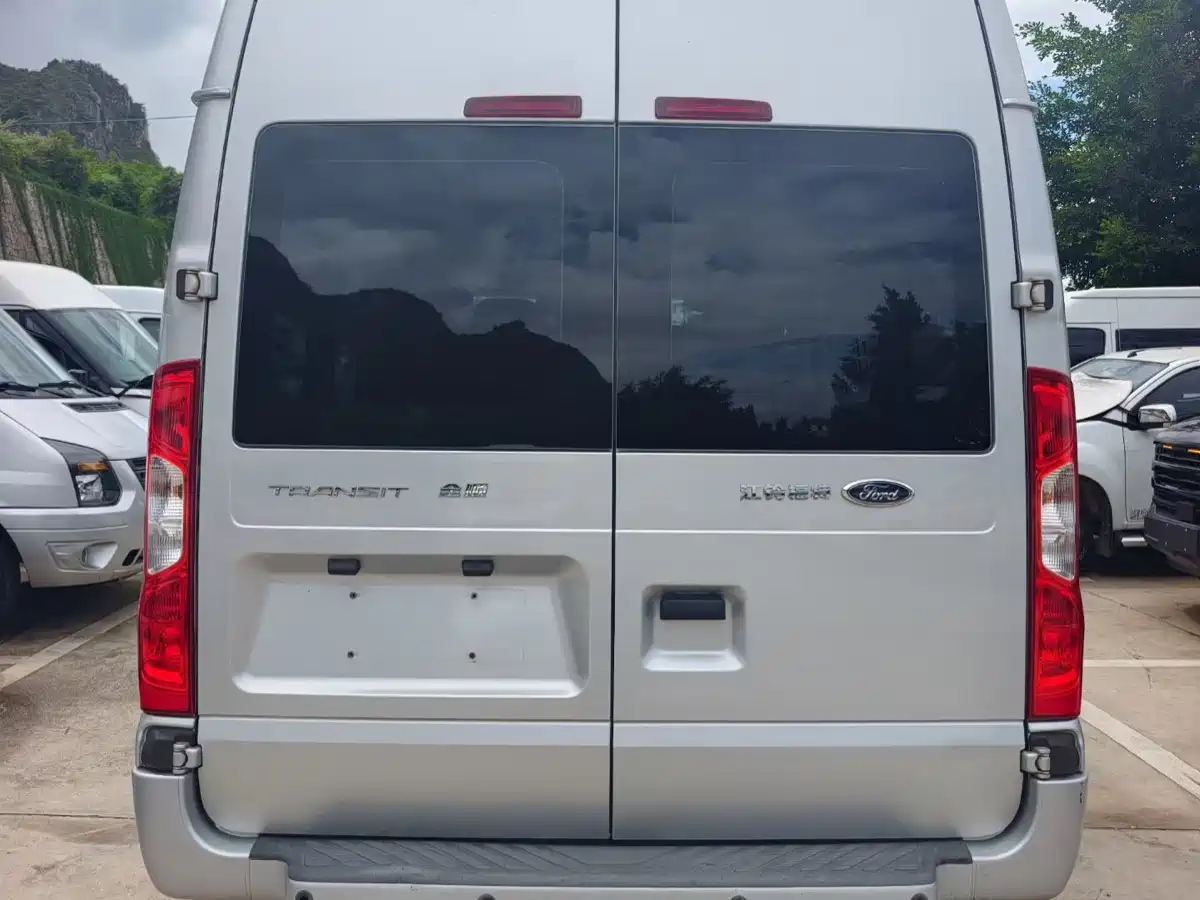 Ford New Generation Transit 2020 2019 Model 2.2T Multi-function Short Wheelbase Medium Roof 6-seater China VI