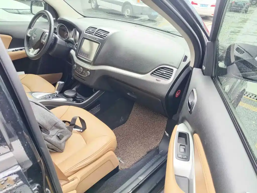 Dodge Journey 2013 2013 Model 2.4L 2WD Premium Edition