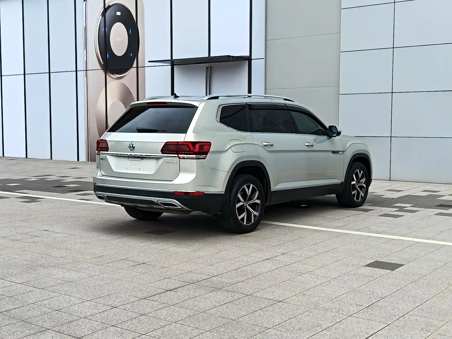 صورة 4 - Volkswagen Teramont