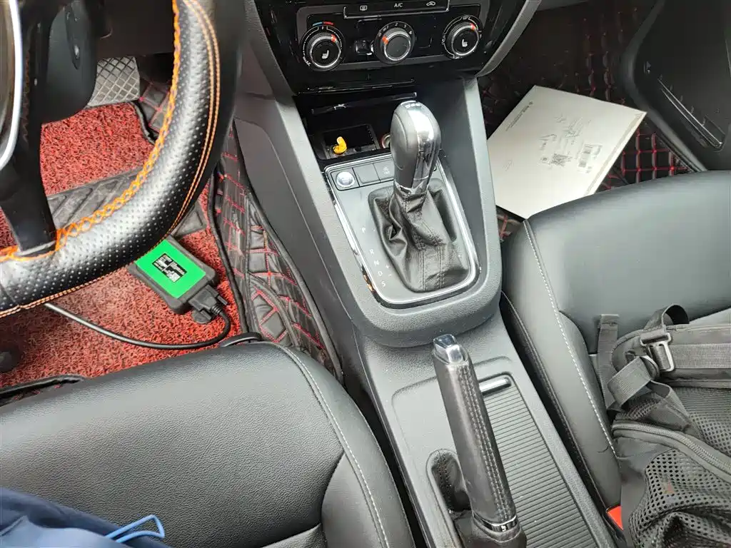 Volkswagen Sagitar 2018 180TSI DSG Premium Edition фото 14