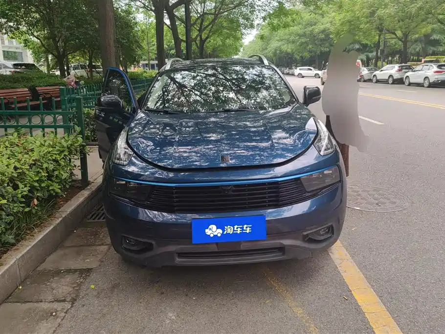 Lynk & Co 01 2018 2.0T 2WD Type+ Edition фото 2