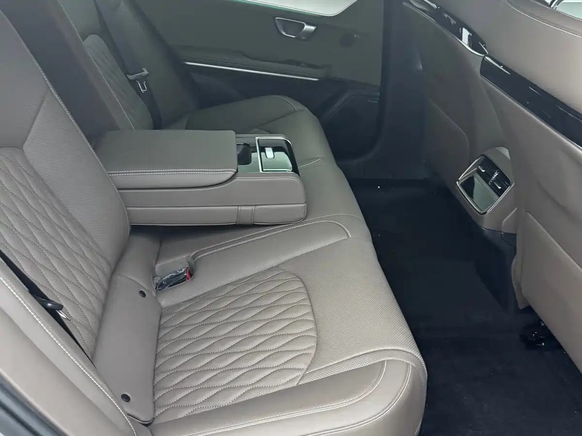 BYD Han 2025 DM-i Smart Driving Edition 125KM Honor фото 11