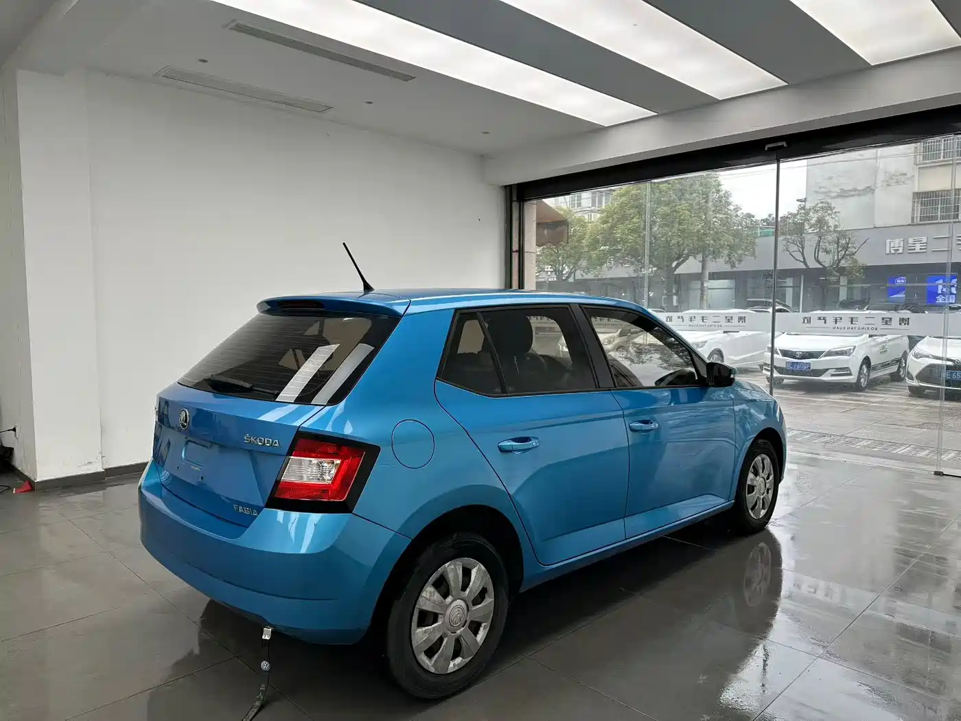 Škoda Fabia 2015 1.4L Automatic Advance Edition фото 9