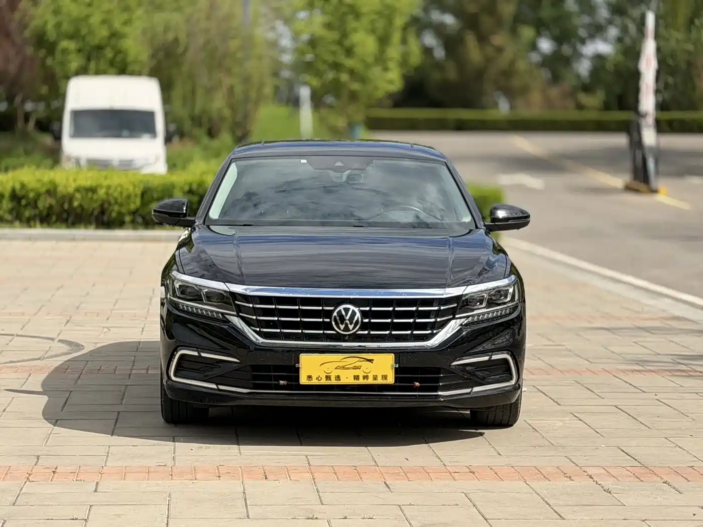 Volkswagen Passat 2021 380TSI Premium Edition фото 2