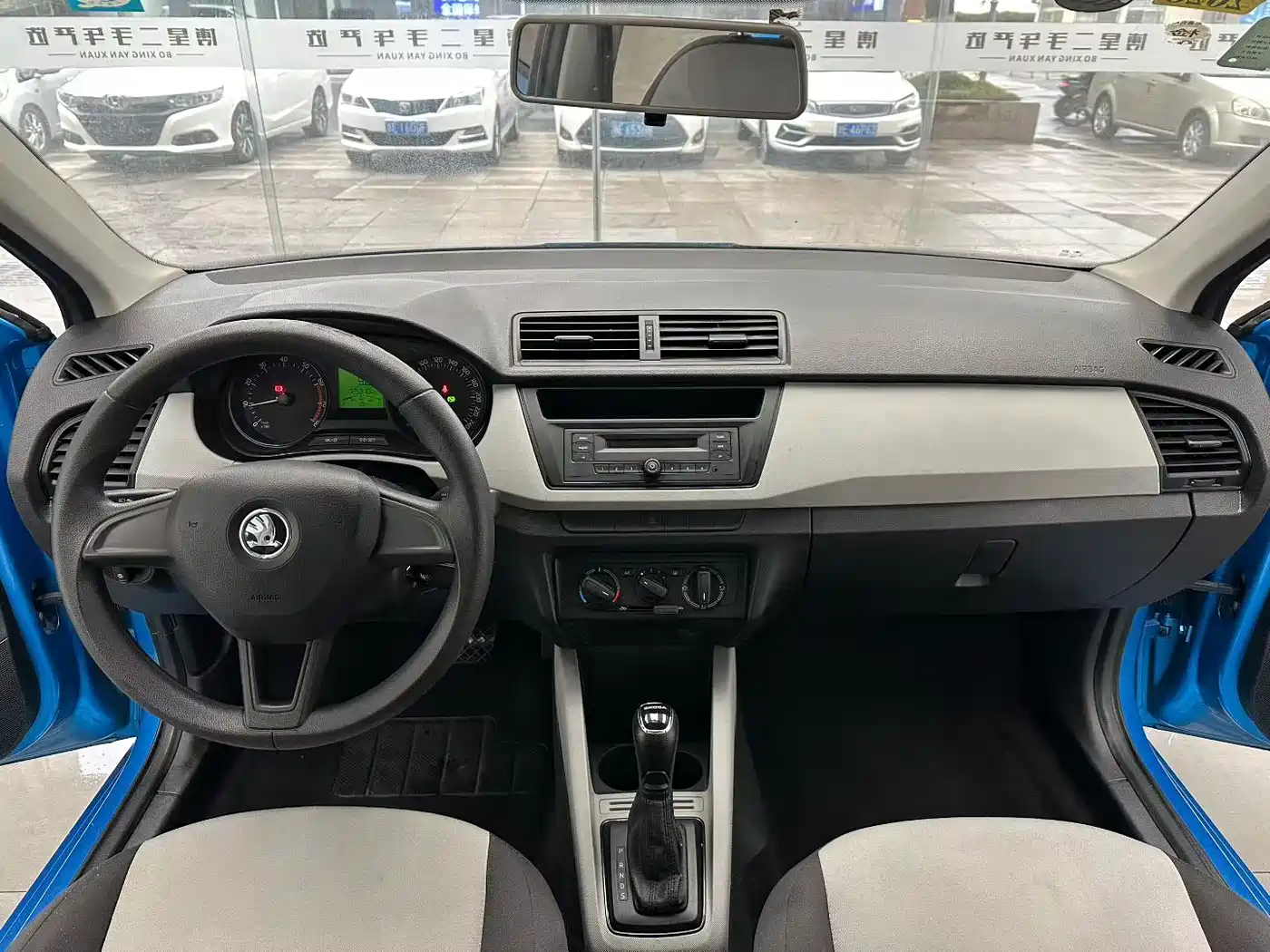 Škoda Fabia 2015 1.4L Automatic Advance Edition фото 5