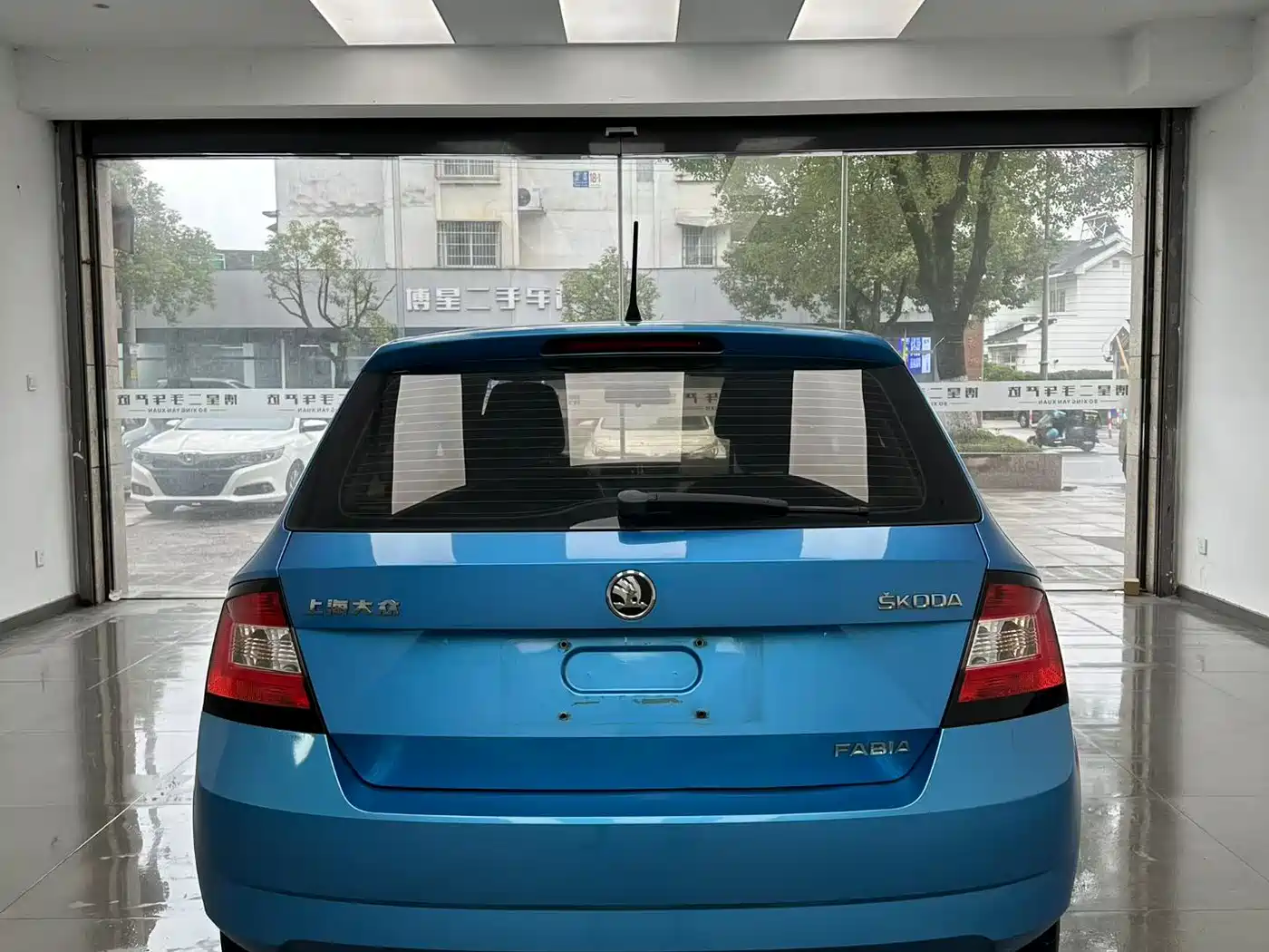 Škoda Fabia 2015 1.4L Automatic Advance Edition фото 8
