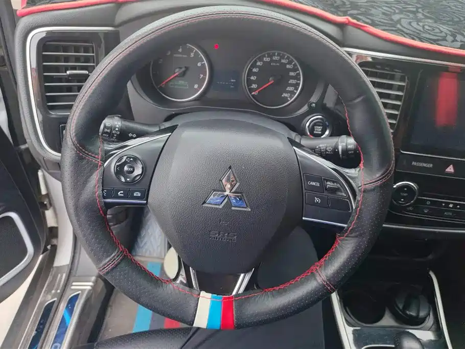 Mitsubishi Outlander 2018 2.0L 2WD Jiale Edition 7-seater фото 15