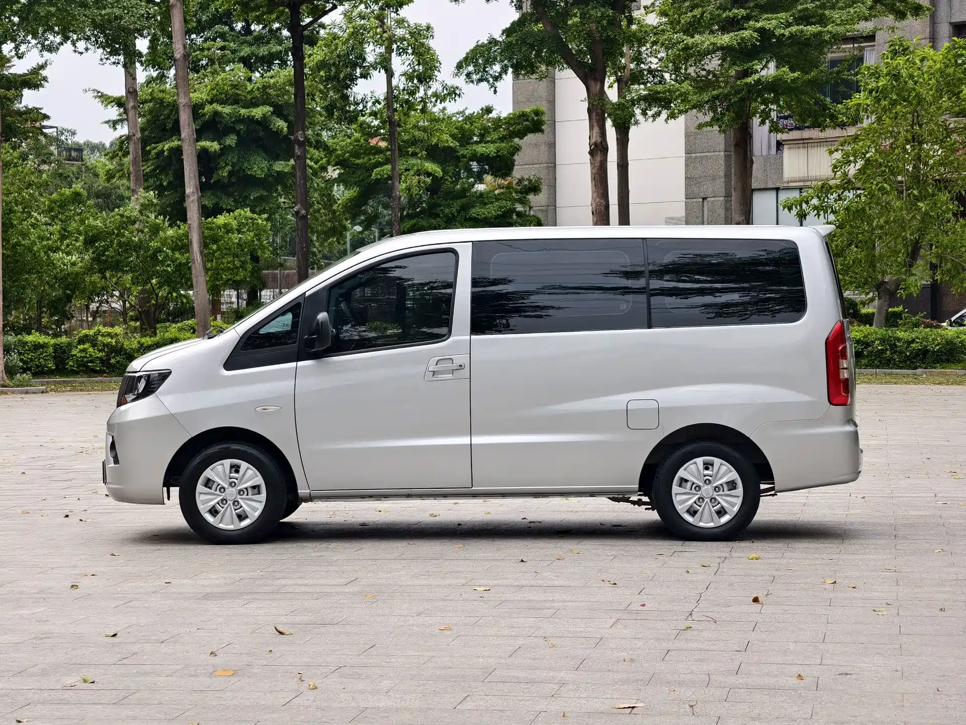 Photo 6 - JAC Refine M3