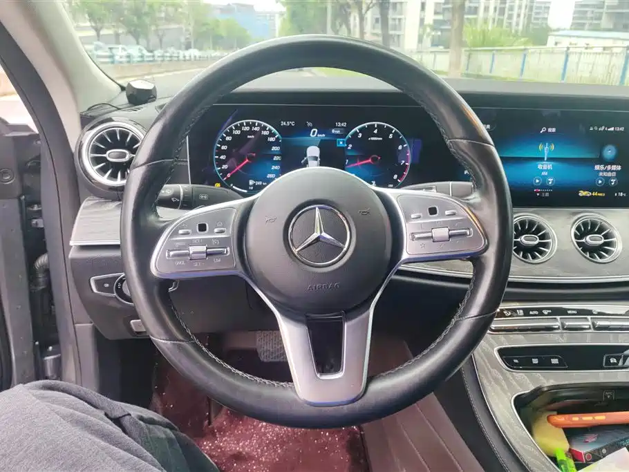 MERCEDES-BENZ CLS