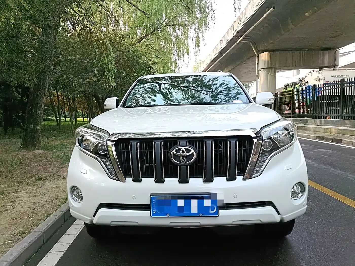 Toyota Prado 2016 3.5L Auto TX-L фото 2
