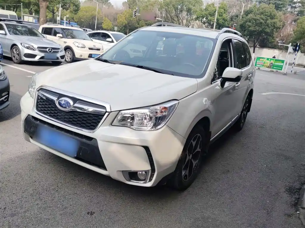 Subaru Forester 2015 2.0i Special Commemorative Edition фото 2