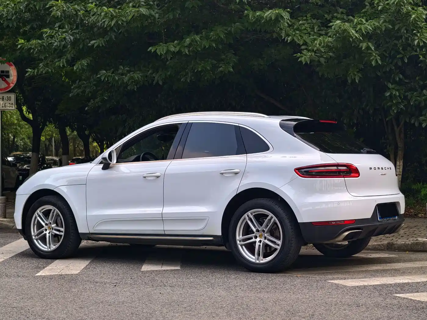 Porsche Macan 2016 Macan 2.0T фото 3