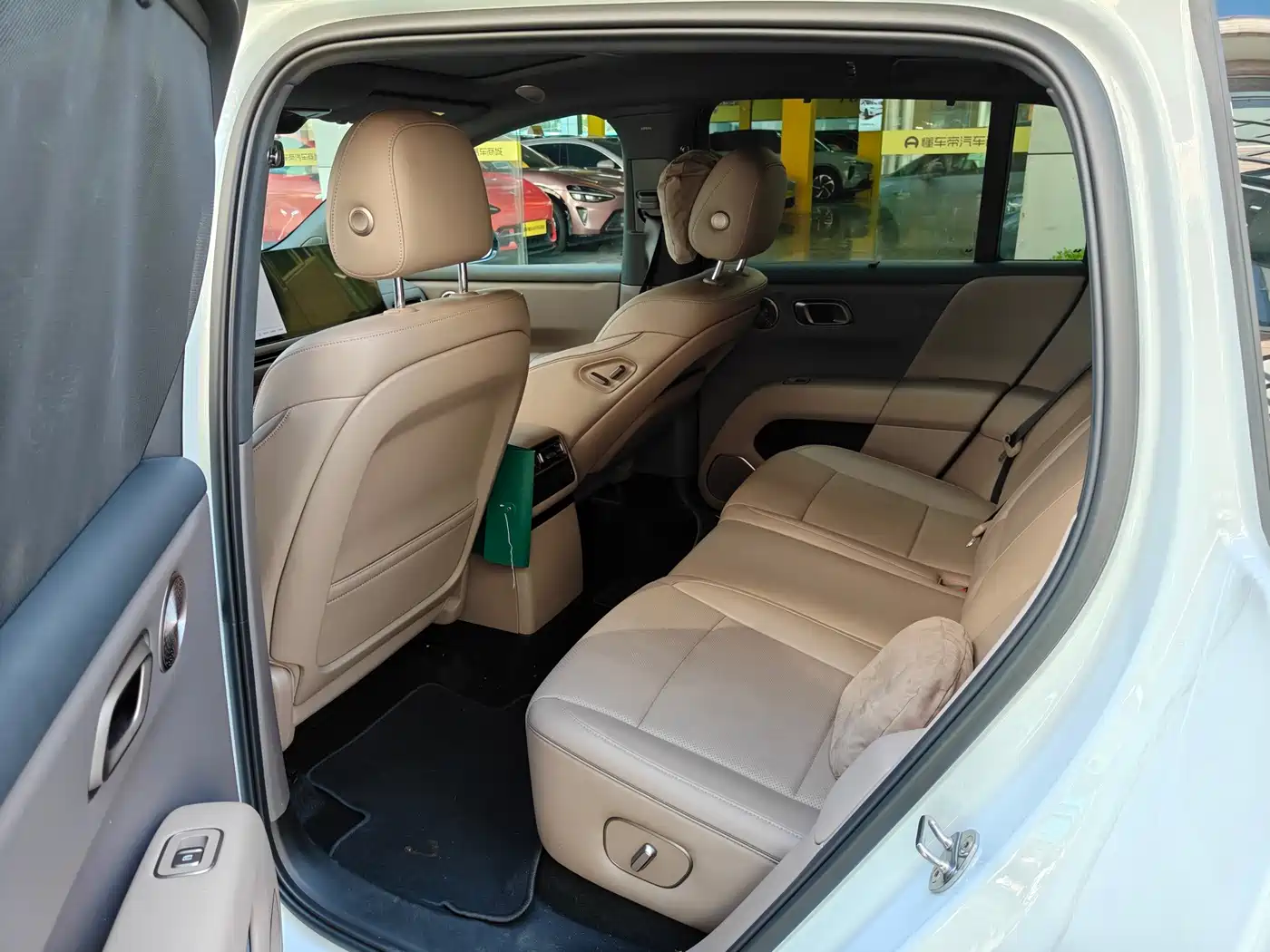 Li Auto i6 2026 2025 4WD Base Model