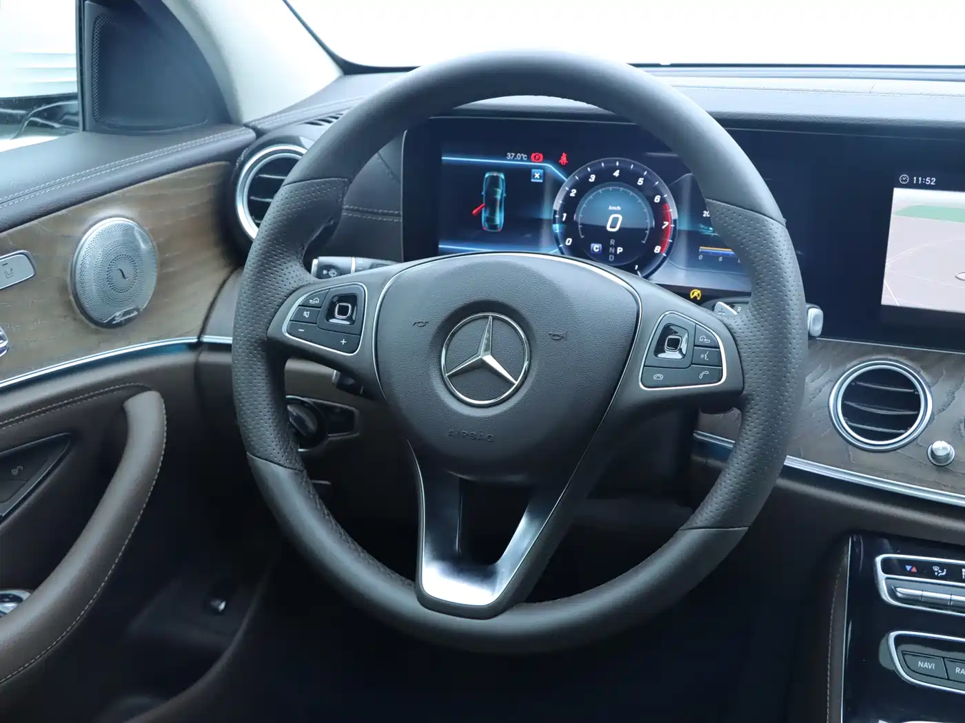 Mercedes-Benz E-Class 2017 E 300 L Luxury фото 17