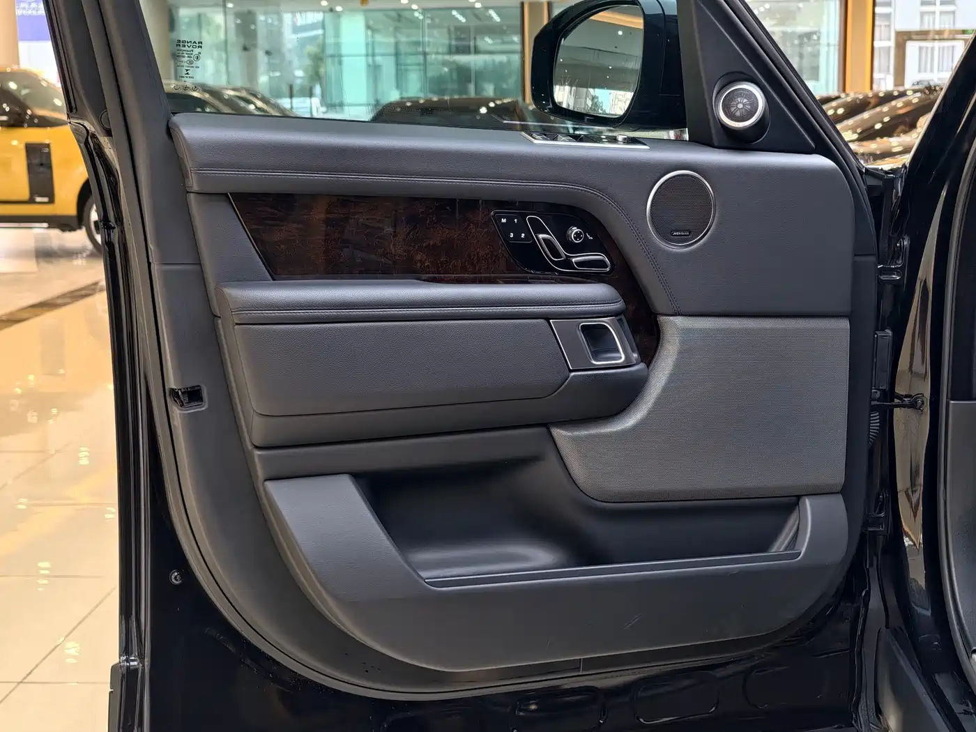 Land Rover Range Rover 2020 3.0 L6 Shengshi Edition фото 4