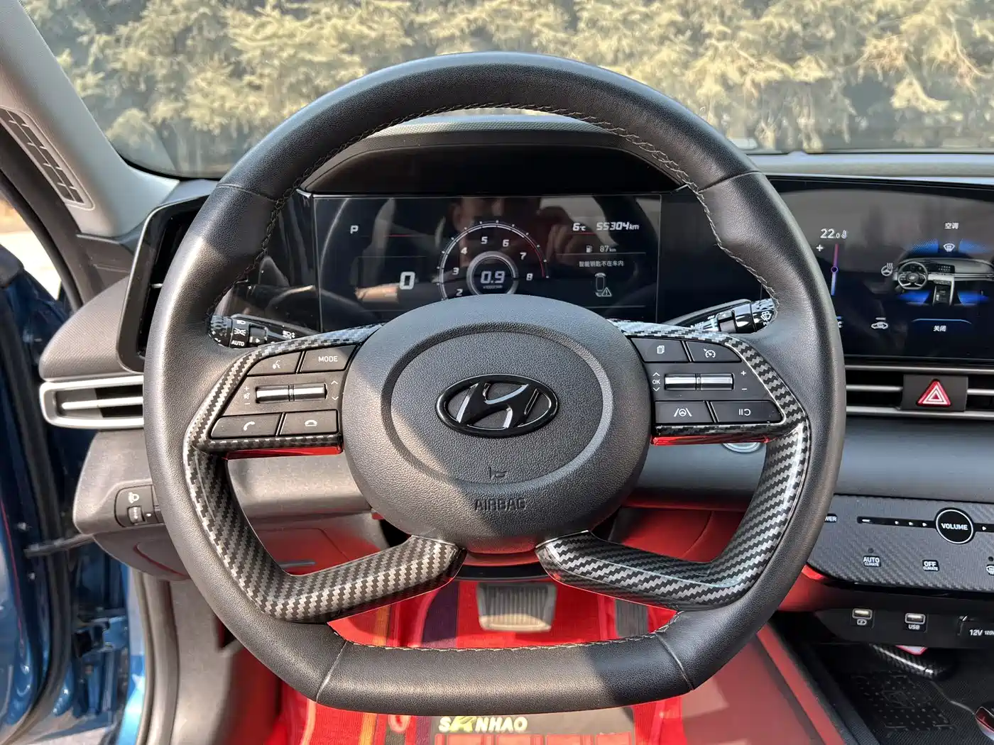Hyundai Elantra 2022 1.5L CVT LUX Premium Edition фото 20