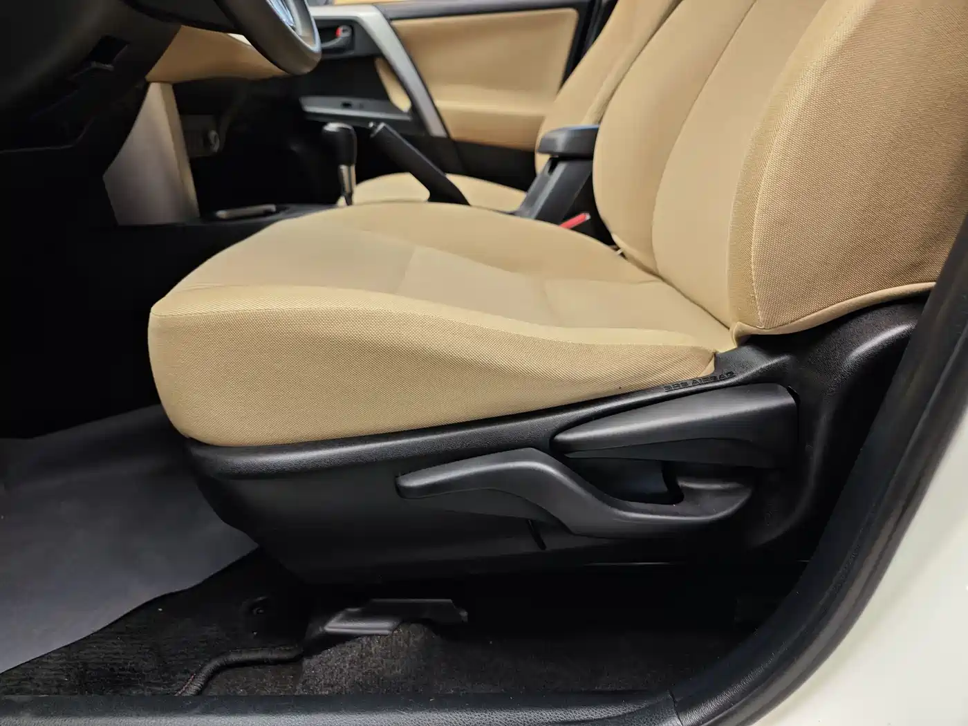 Toyota RAV4 Rongfang 2016 2.0L CVT 2WD Urban (China V) фото 10