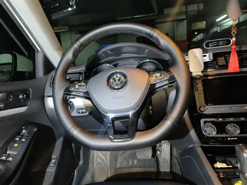 Volkswagen Sagitar 2018 280TSI DSG Spark Edition фото 11
