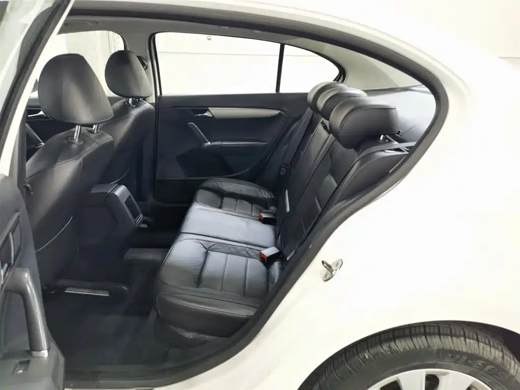 Volkswagen Lavida 2013 Facelift Classic 1.6L Automatic Comfort фото 15