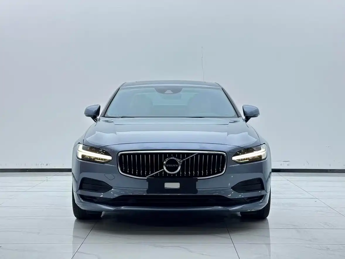 Фото 2 - Volvo S90