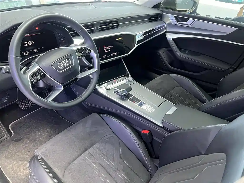 Audi A7L 2025 Model Year 45 TFSI Luxury фото 5