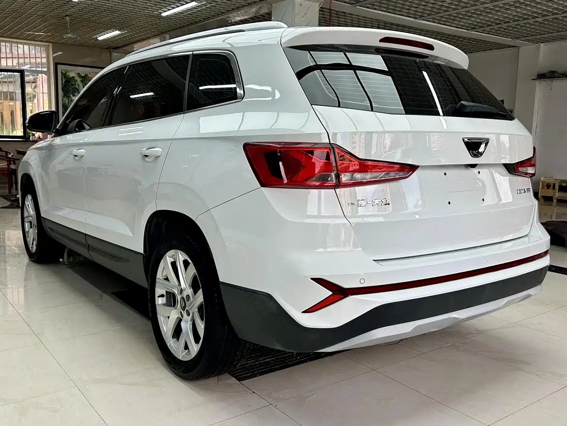 Photo 6 - Jetta VS7