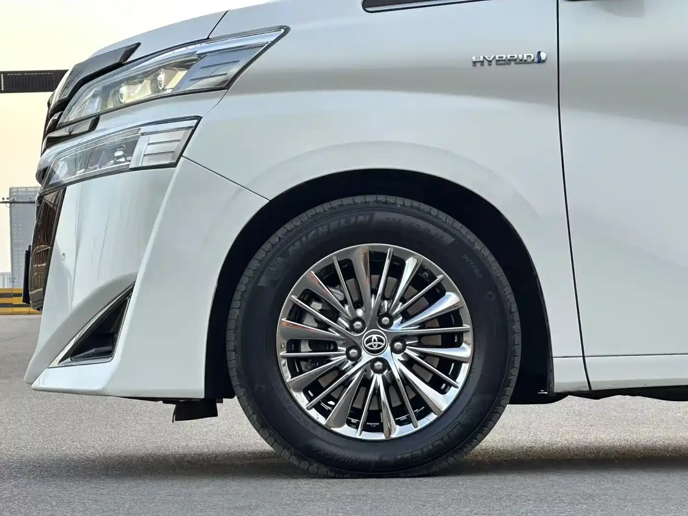 Toyota Vellfire 2020 Hybrid 2.5L Black Gold Limited Edition фото 18
