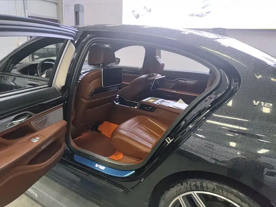 Photo 4 - BMW 7 Series