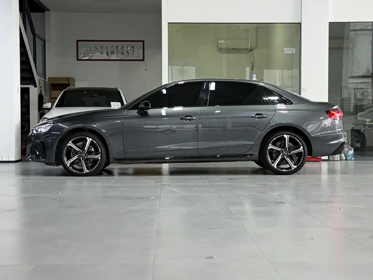 Audi A4L 2024 40 TFSI Luxury Dynamic (Starry Night Edition) фото 3
