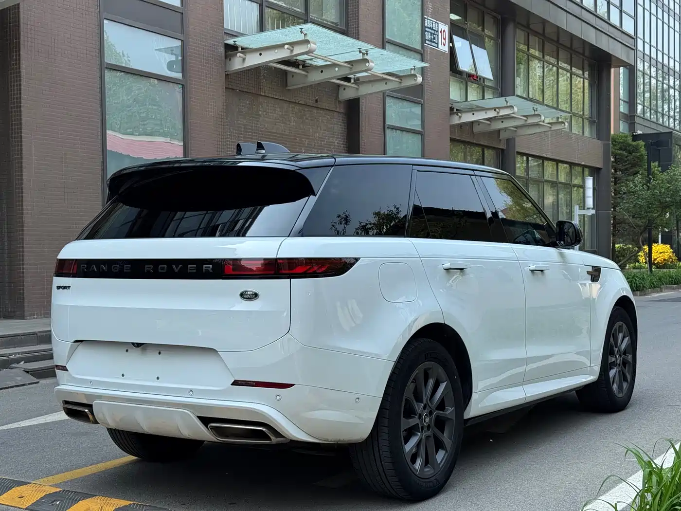Land Rover Range Rover Sport 2023 400PS Dynamic SE фото 7