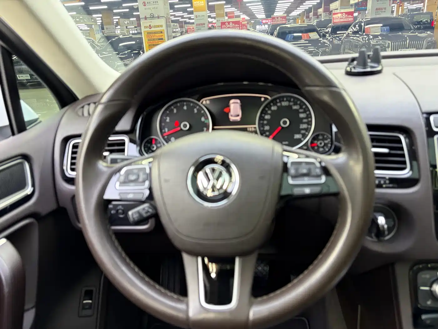 VOLKSWAGEN TOUAREG