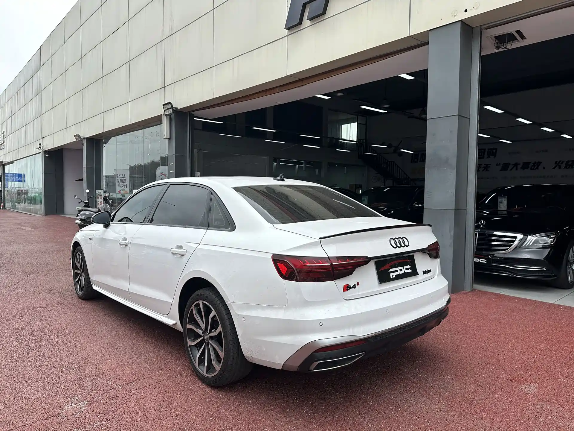 Фото 4 - Audi A4L